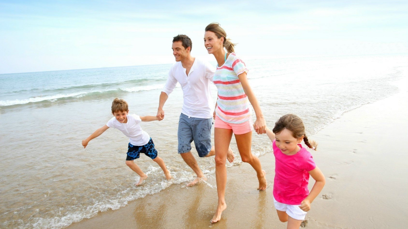 happy-beach-family-happy-family